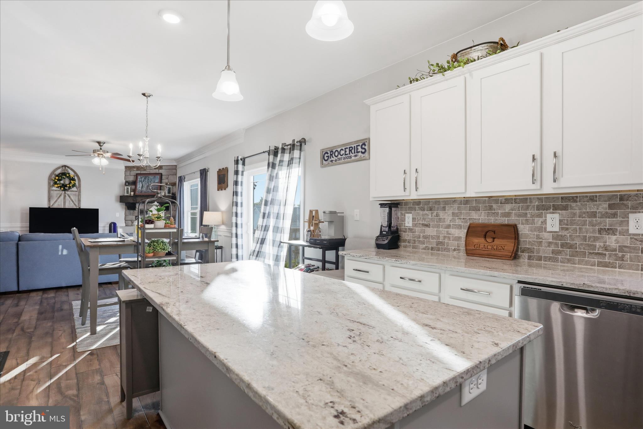 ROLLING HILLS - Residential