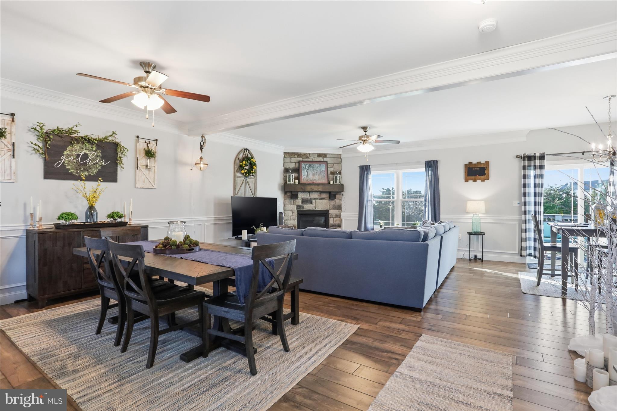 ROLLING HILLS - Residential