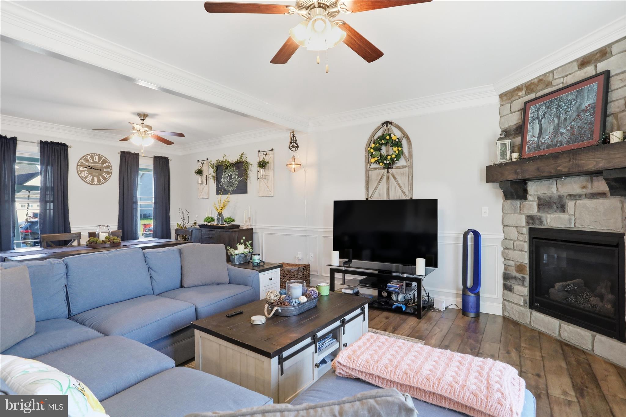 ROLLING HILLS - Residential