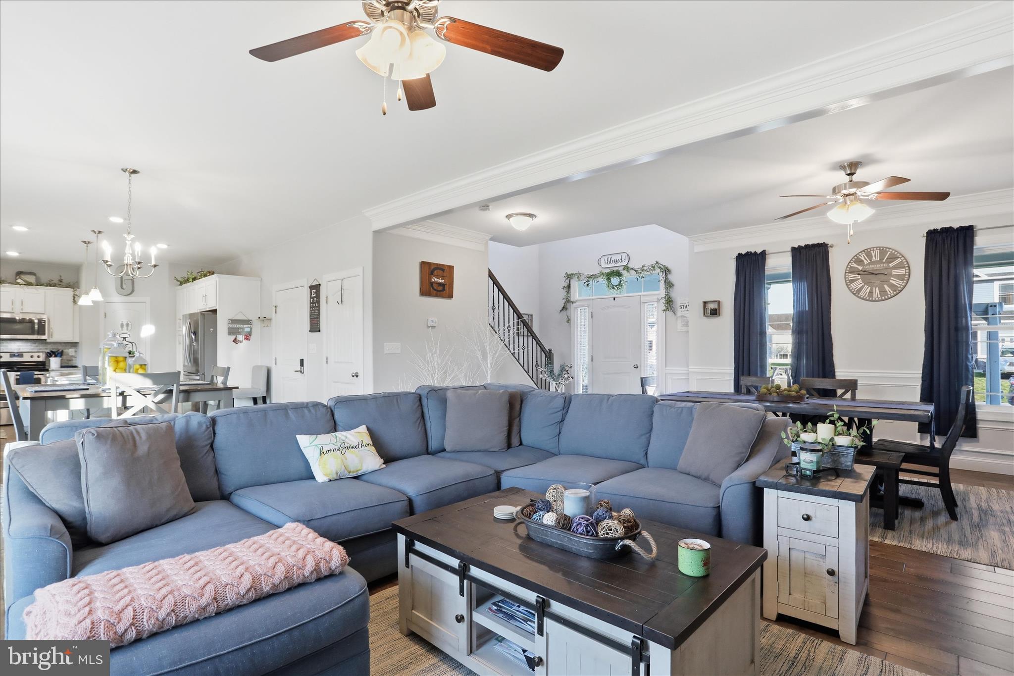 ROLLING HILLS - Residential