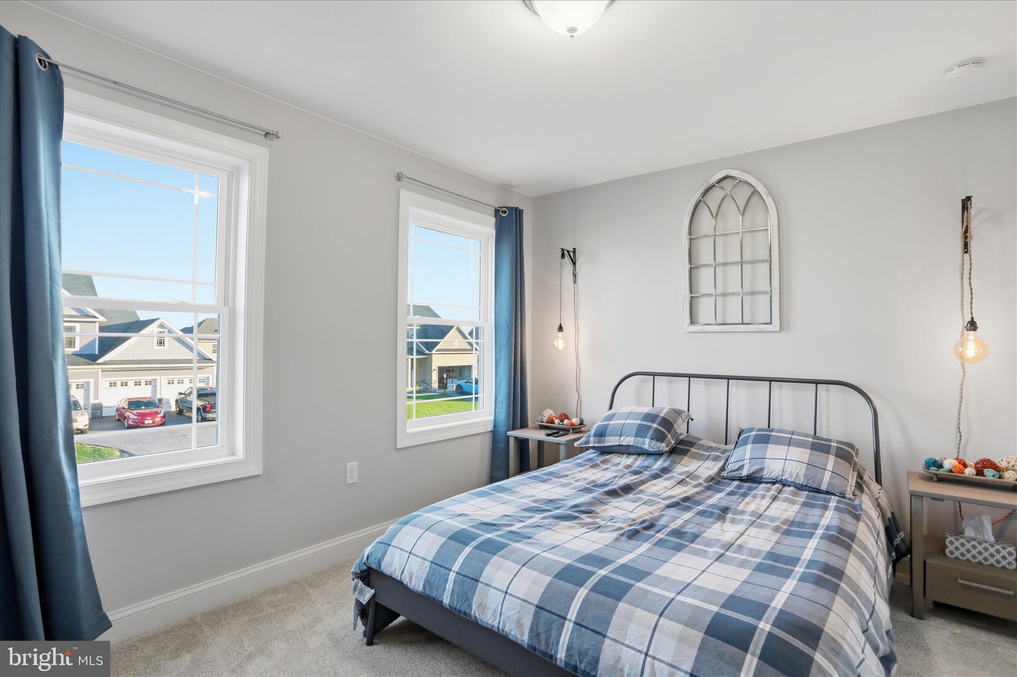 ROLLING HILLS - Residential