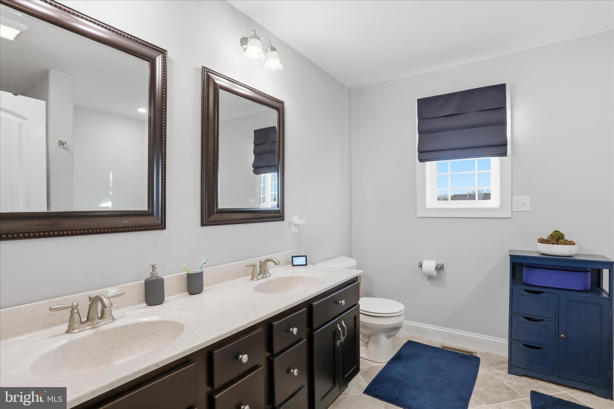 ROLLING HILLS - Residential