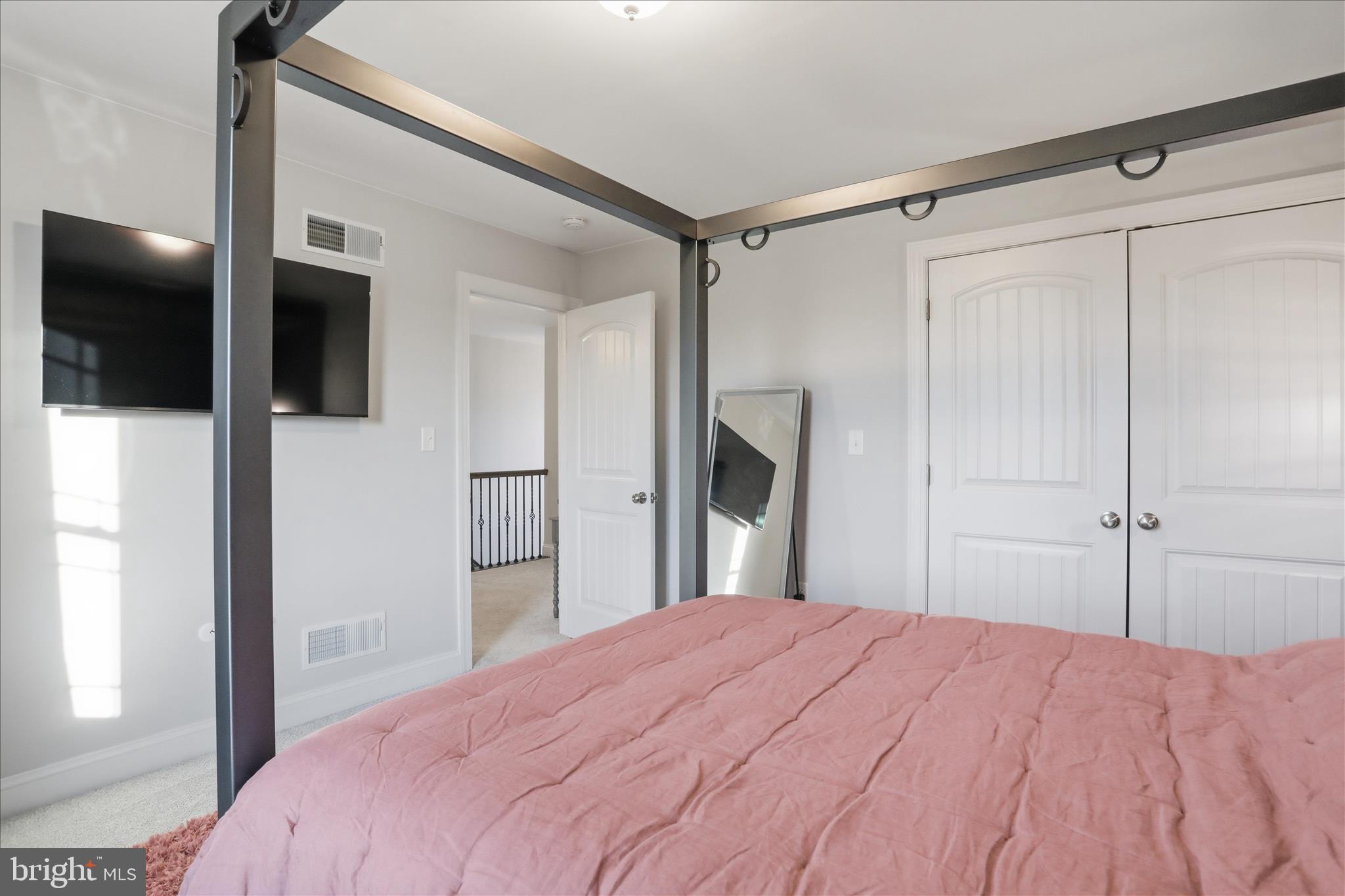 ROLLING HILLS - Residential