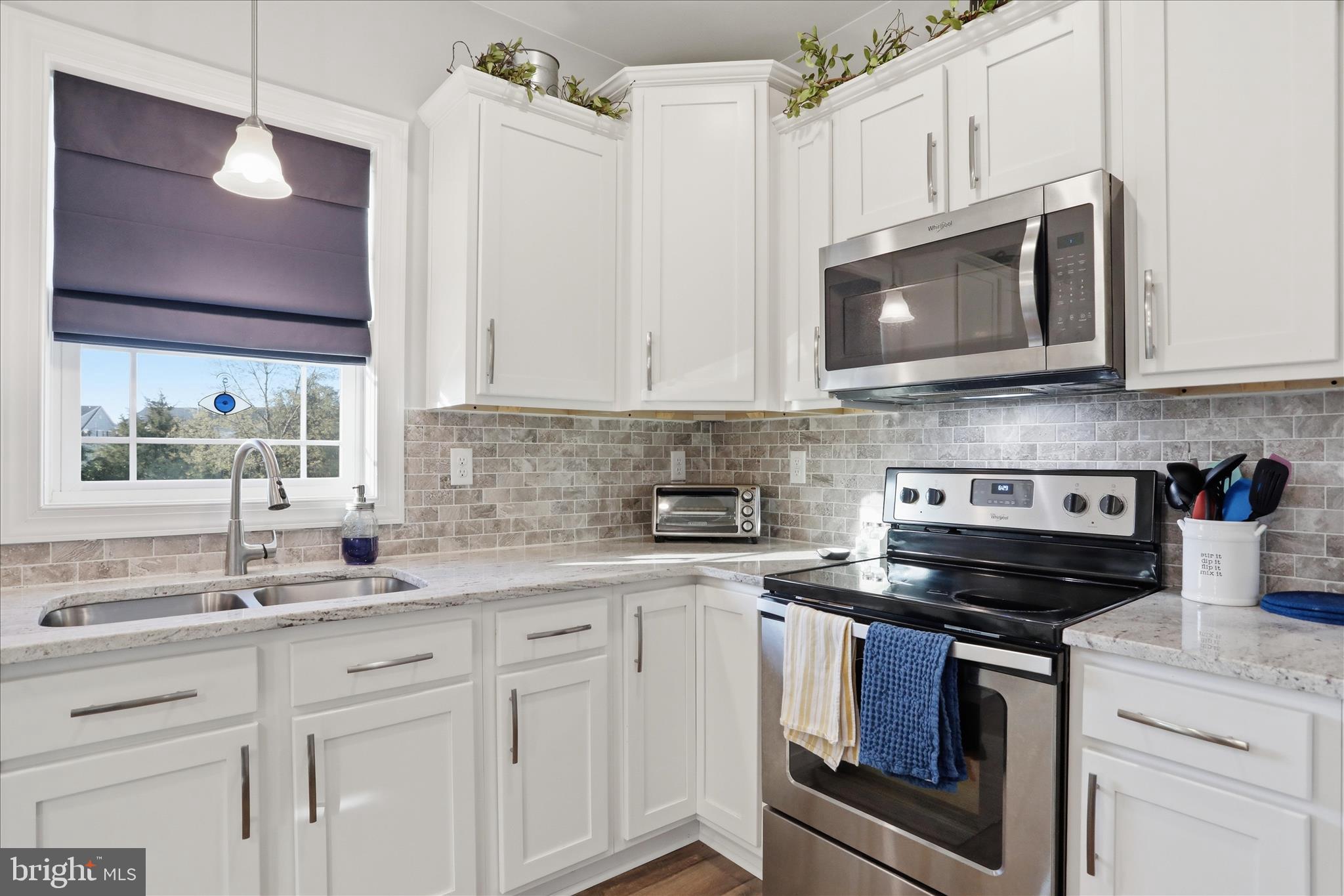 ROLLING HILLS - Residential