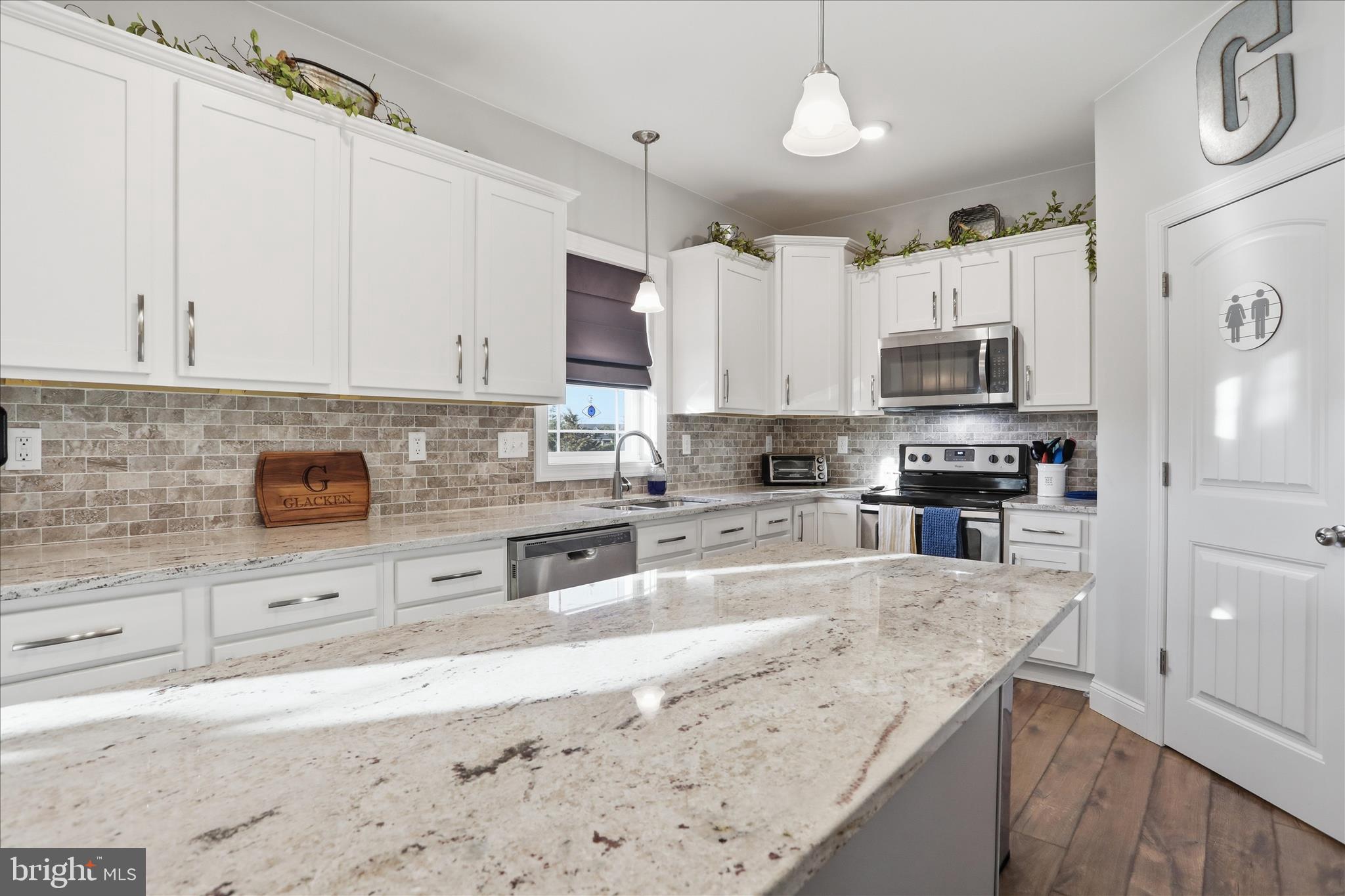 ROLLING HILLS - Residential