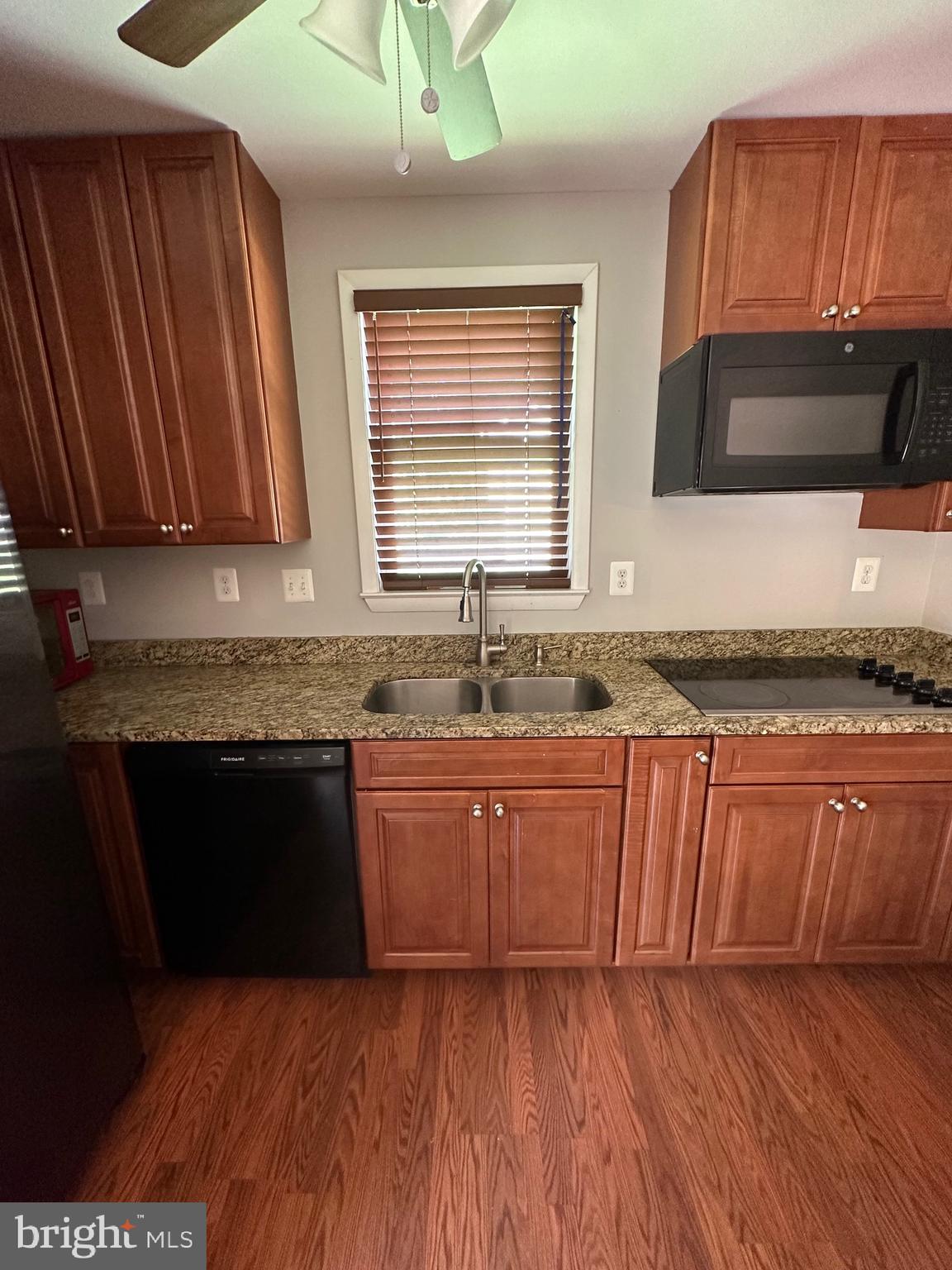 DANIA HILLS - Residential