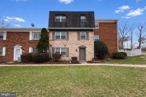 Condo For Sale - 9833 Hagel Circle<br/> LORTON, VA 22079