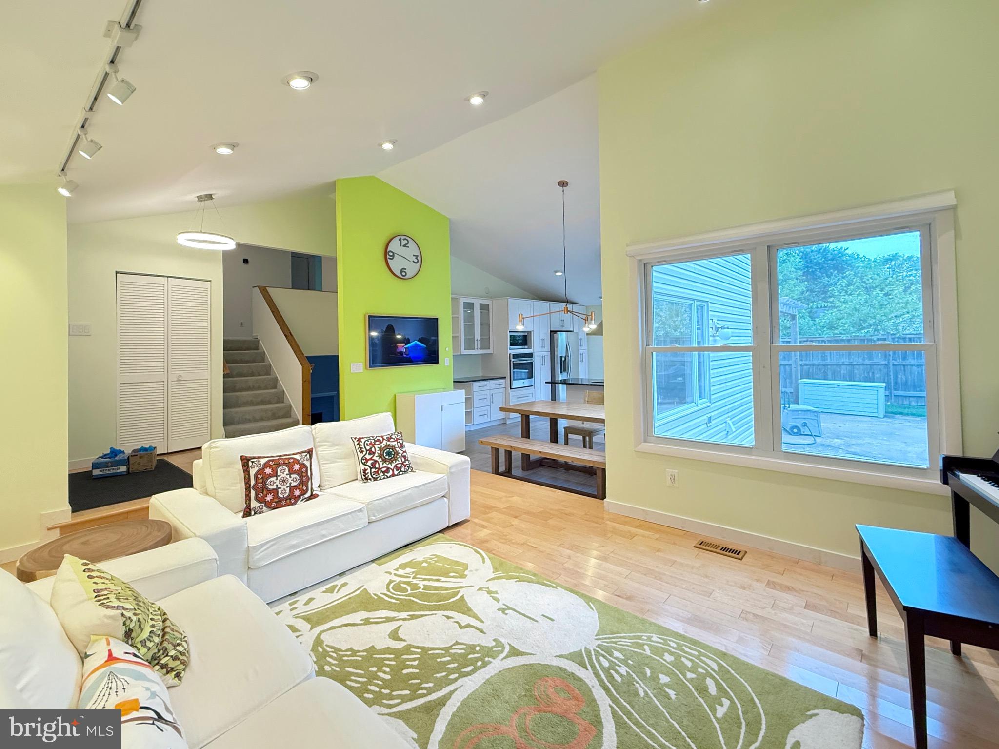 231 E JUNIPER AVENUE