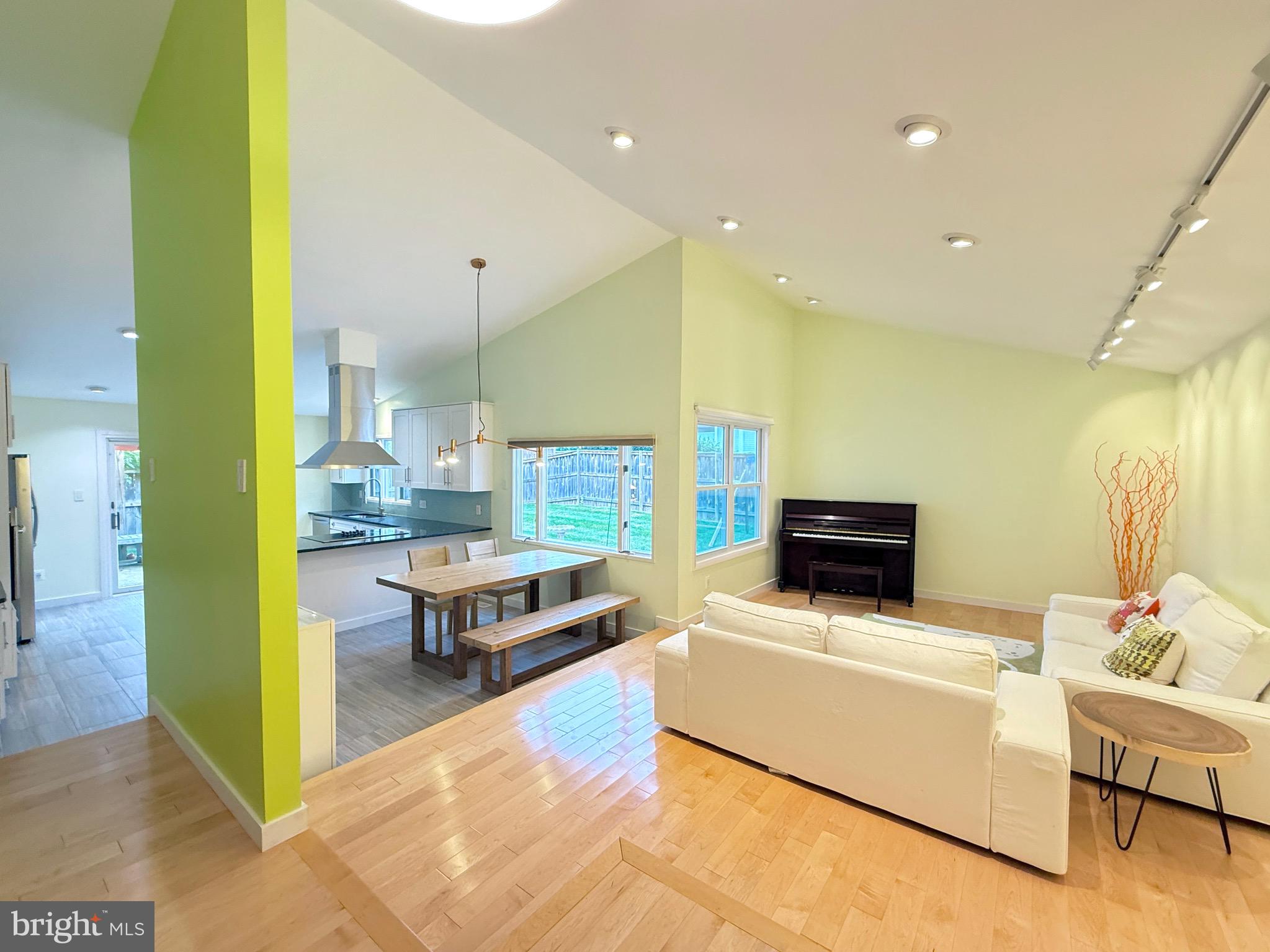 231 E JUNIPER AVENUE
