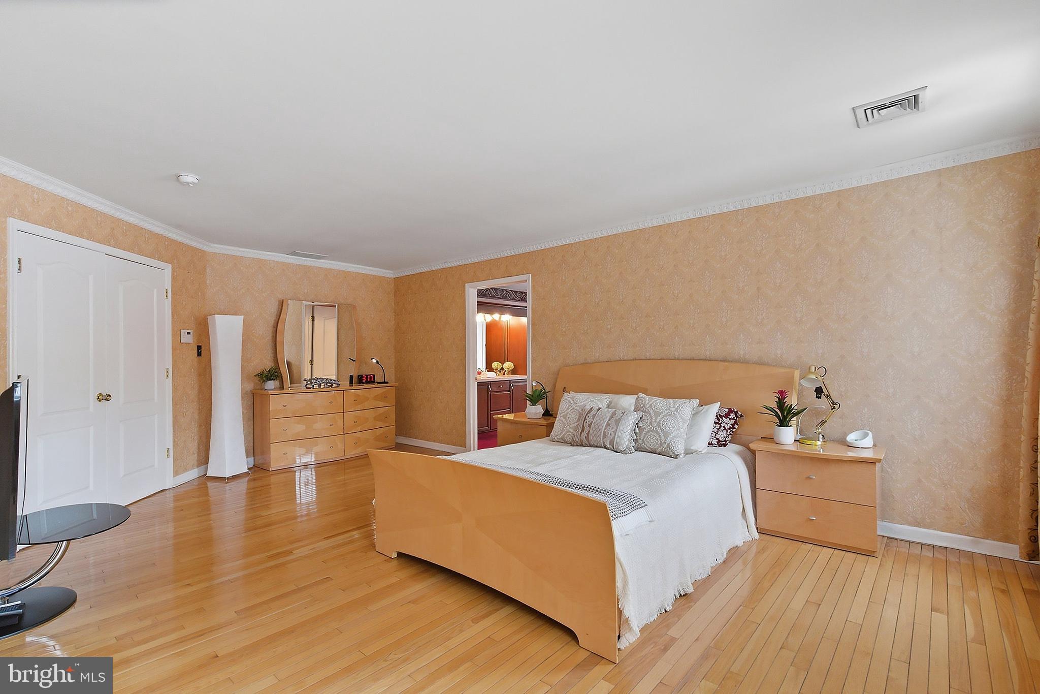 HUNTINGTON RIDGE - Residential