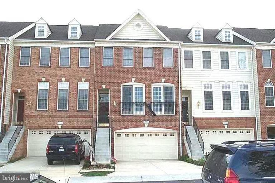 very nice elegant SPACIOUS TH (2620 SQFT)3 BD+2.5 BATH, Extended  Master  BD, Family room, Breakfast ROOM, nice basement with rear entrance, rear fenced yard, near everything, 7/11, shopping area,s priced to rent fast, it will not last.