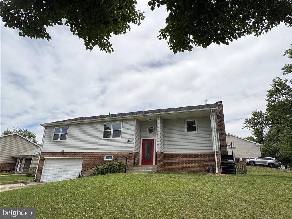 Recently updated single family home on a quiet street in Kingsford; 4 bedrooms and 2.5 bathrooms; hardwood/tile flooring throughout; new kitchen and appliances, tons of natural sunlight; spacious 2 car garage. Minimum credit score 650, no evictions or judgements/filings. No smoking. No pets. No sublets.