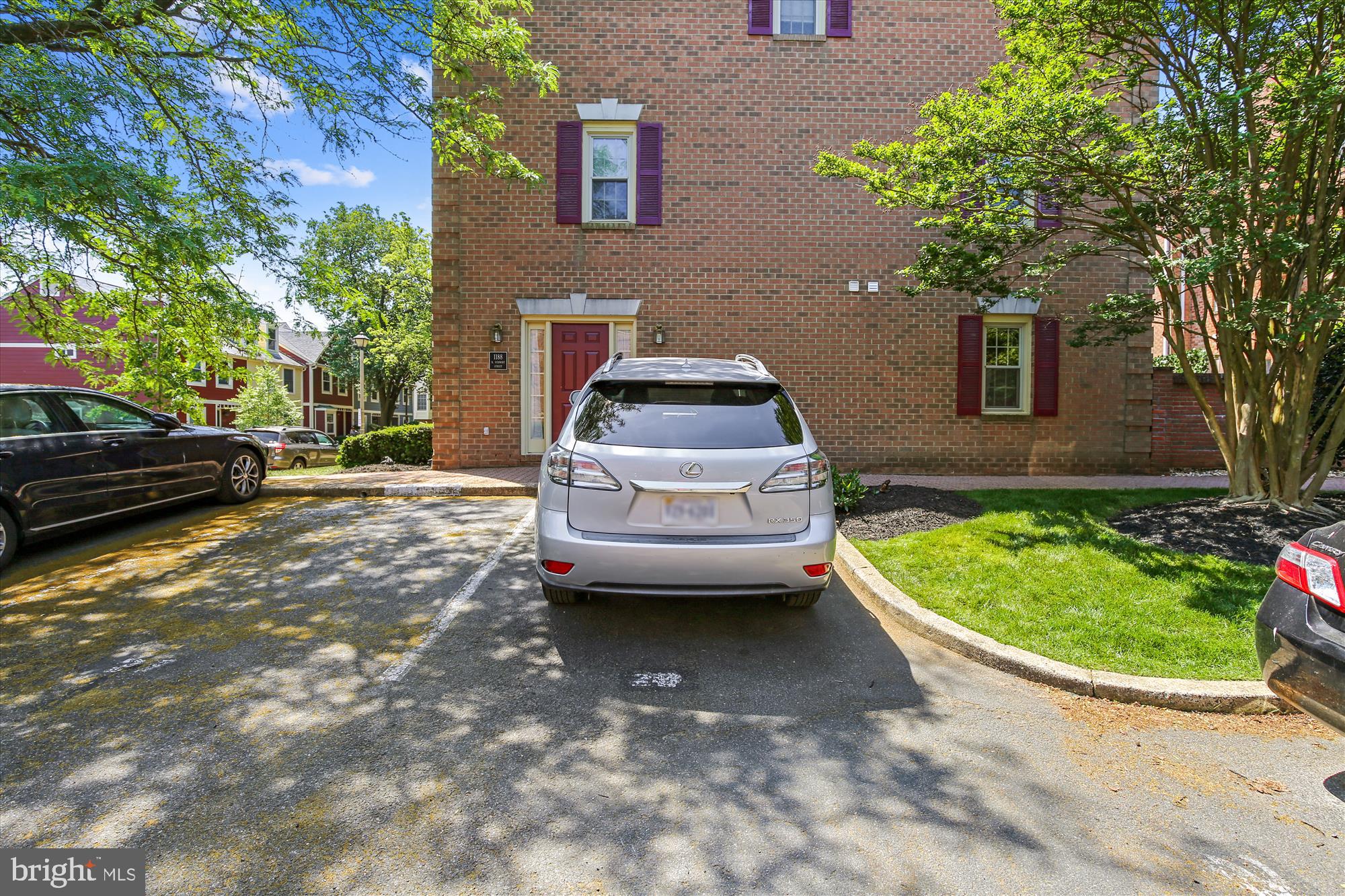 VERNON SQUARE - Residential