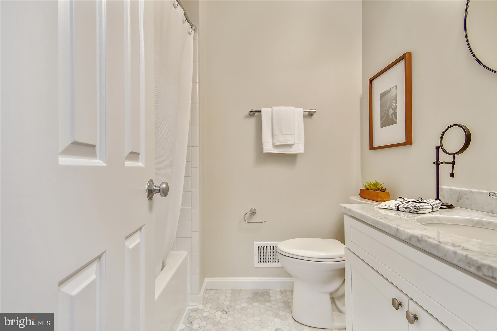 VERNON SQUARE - Residential