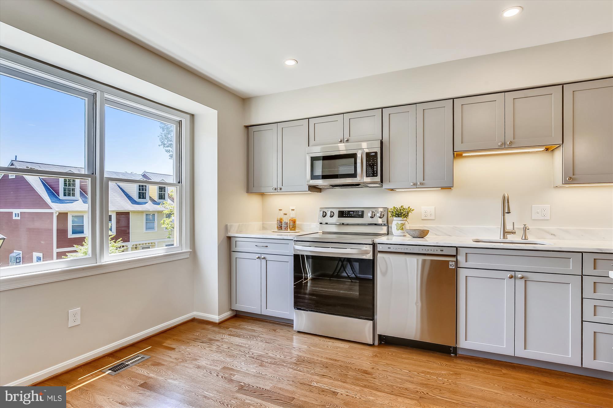 VERNON SQUARE - Residential