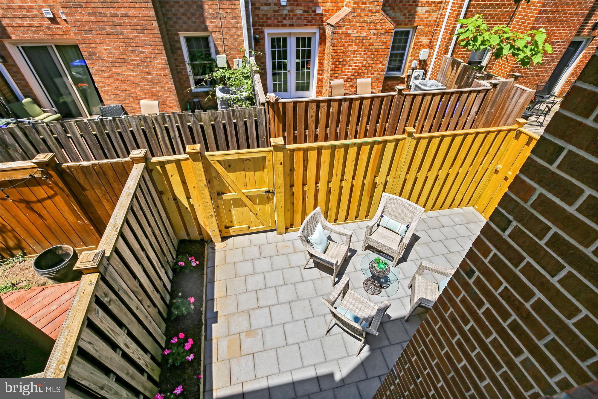 VERNON SQUARE - Residential