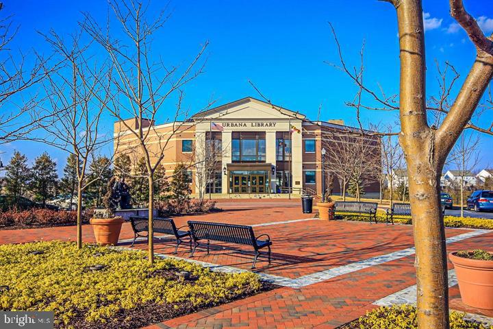 VILLAGES OF URBANA - Residential Lease