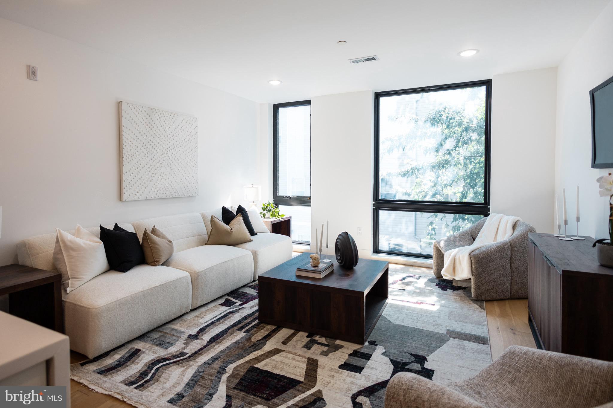 EAST KENSINGTON - Residential