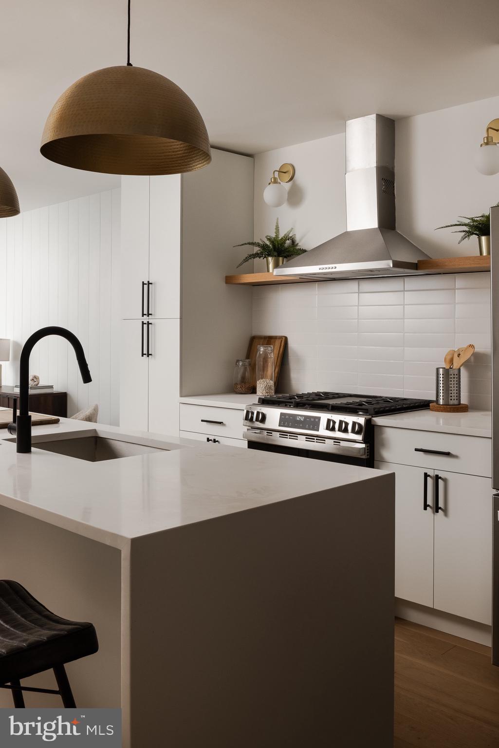 EAST KENSINGTON - Residential