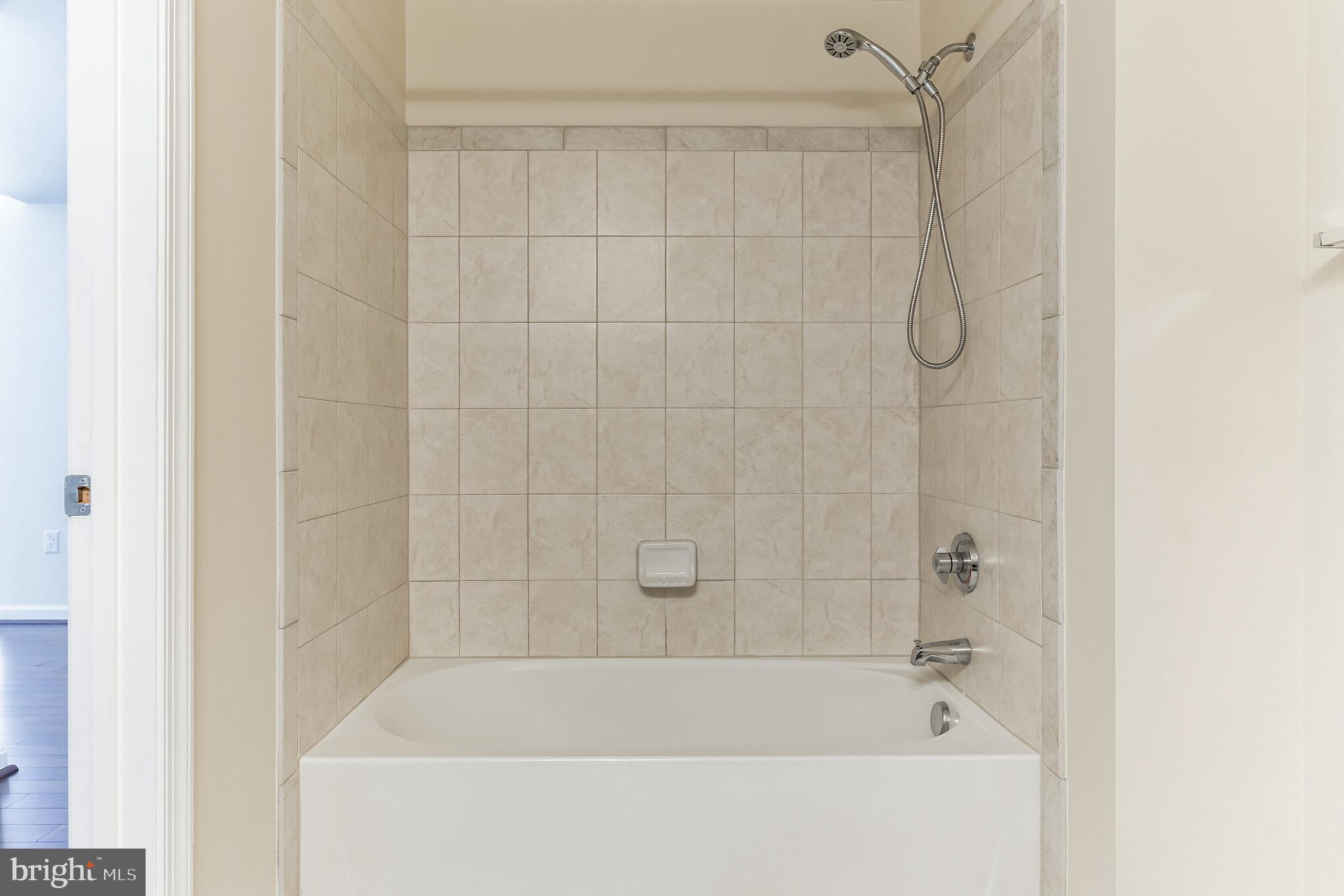 CRESCENT - Residential