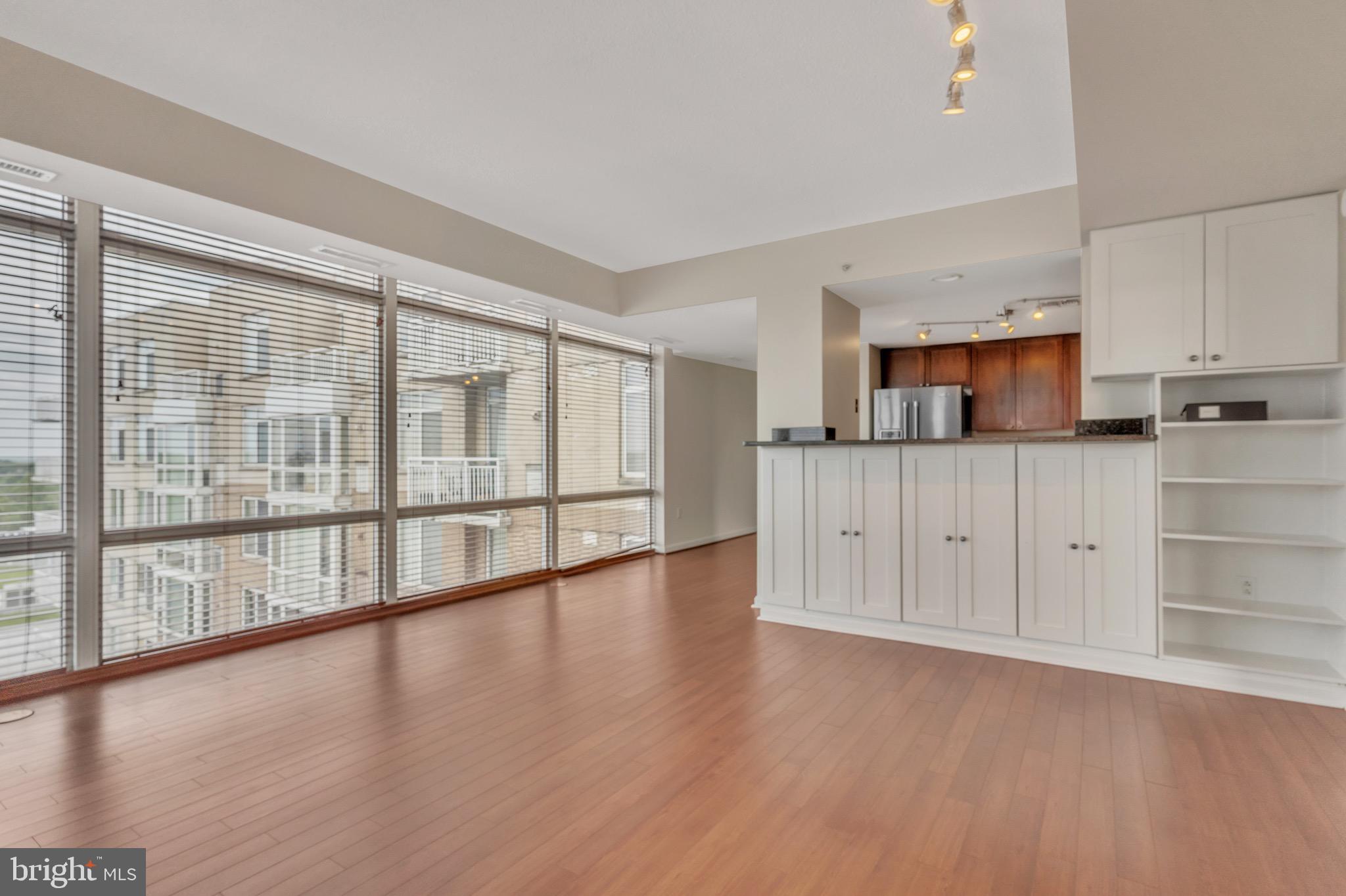 CRESCENT - Residential