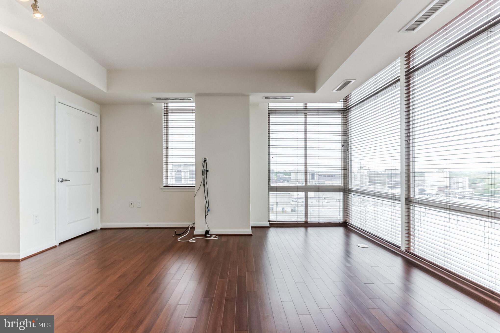 CRESCENT - Residential