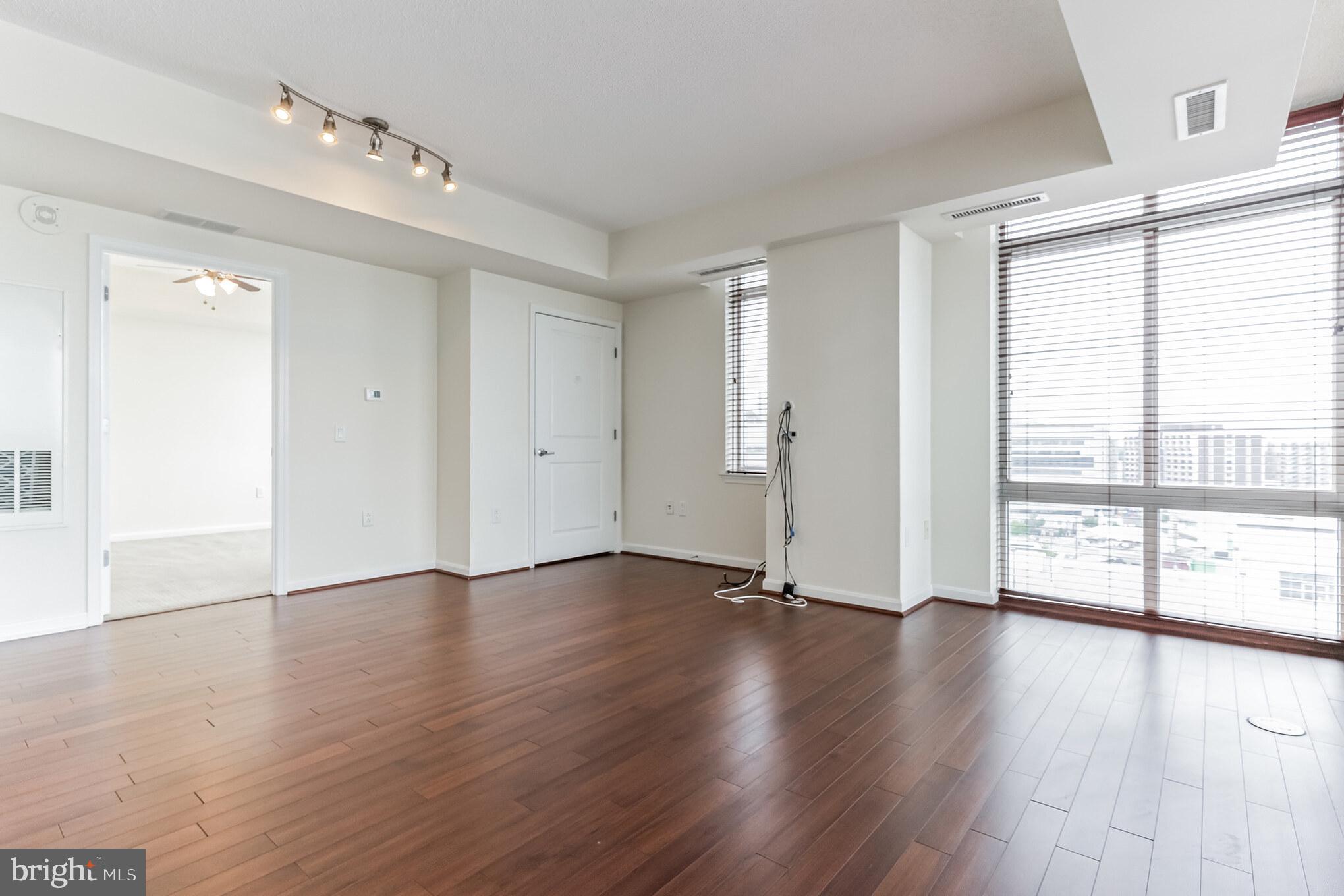 CRESCENT - Residential