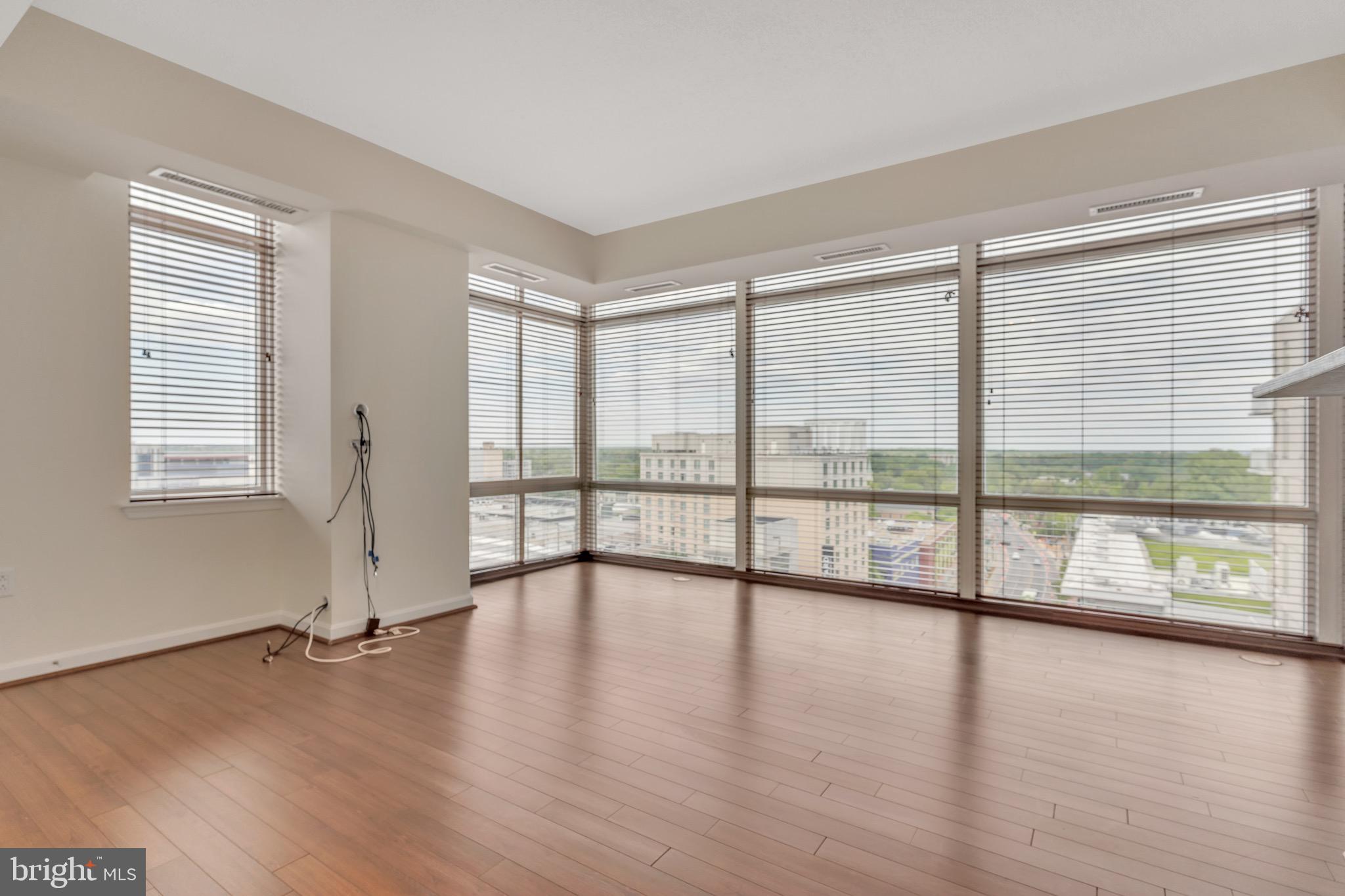 CRESCENT - Residential