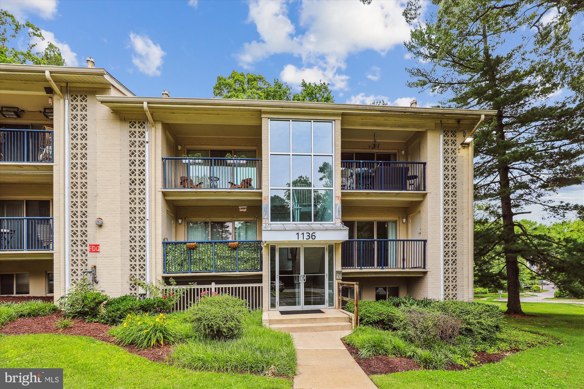 This beautiful second-floor condo truly has it all—an open floor plan with a contemporary flair, a private den, and a spacious balcony. Located in The Landing at Spa Creek, this home offers the perfect balance of comfort, convenience, and resort-style living. The private den makes an ideal home office or guest space, adding flexibility to your lifestyle. Tucked along Spa Creek, this community is minutes from Historic Downtown Annapolis, the U.S. Naval Academy, Annapolis Towne Centre, and the West Street corridor. Condo fees cover water, gas, trash pick-up, exterior maintenance, and access to incredible amenities: Clubhouse with lounge, sundeck and outdoor pool and fitness center with locker rooms. Truxtun Park is conveniently located across the street and offers a pier, boat ramp, canoe/kayak storage, walking trails with beautifully landscaped grounds, tennis/pickleball courts and renovated pool facility. Pip Moyer rec center is close by and offers a 80,000 sq. ft. indoor rec center featuring a three-court gym, indoor track, rock-climbing wall, fitness center, and indoor playground. Whether you love being near the water, crave walkable recreation, or want a low-maintenance lifestyle with top-tier amenities, this is the place to be.