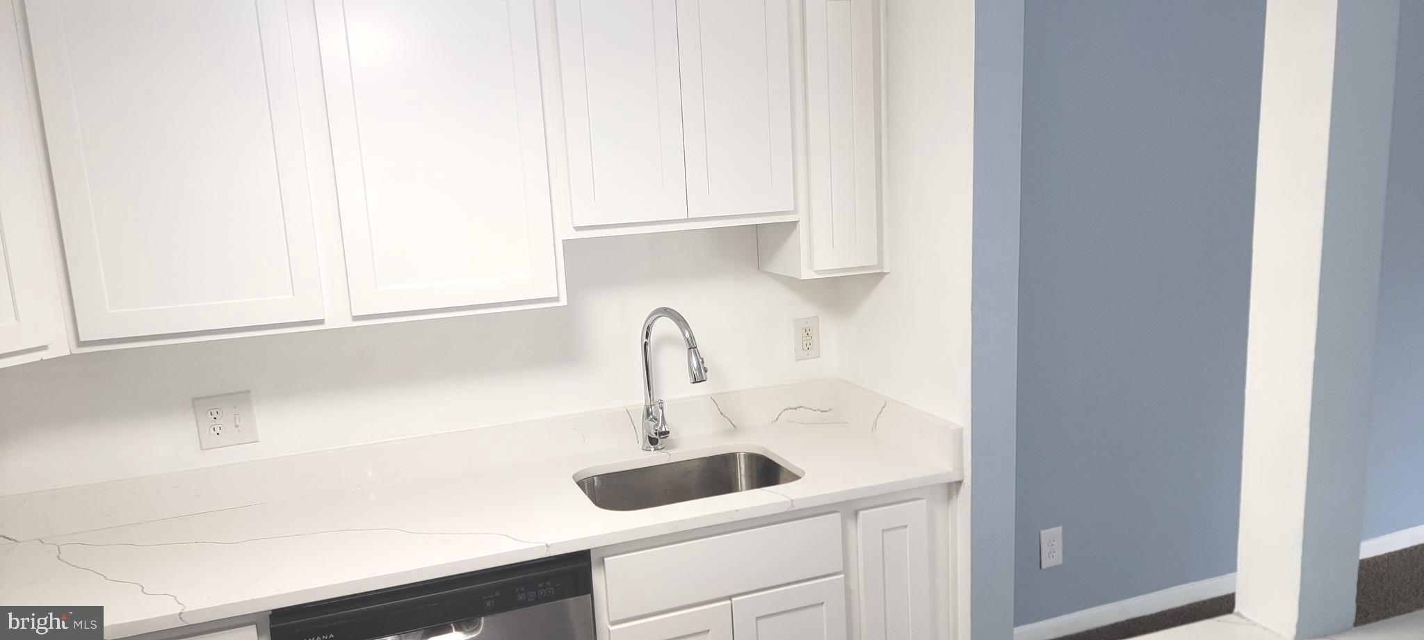 TREETOP CONDO - Residential