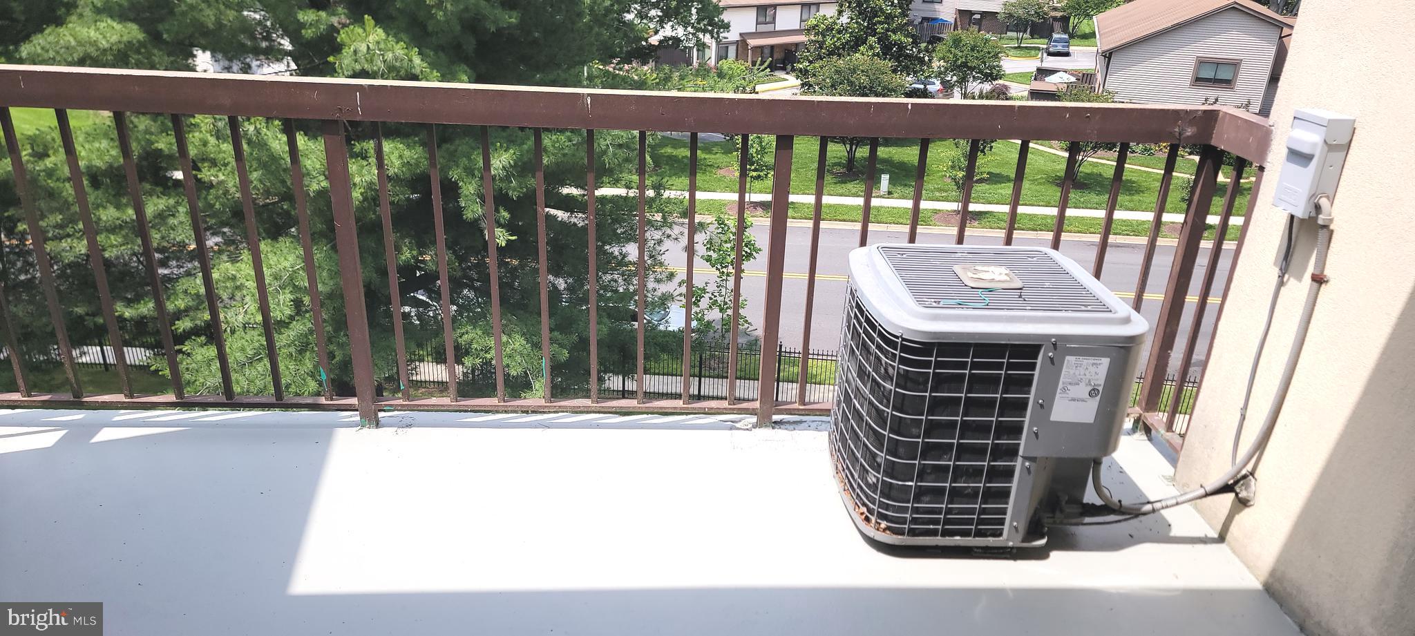 TREETOP CONDO - Residential