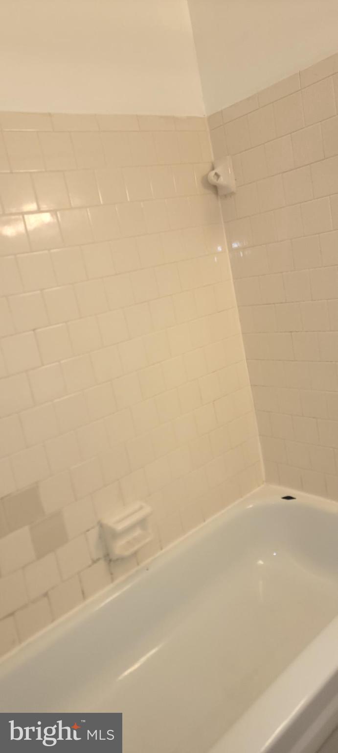 TREETOP CONDO - Residential