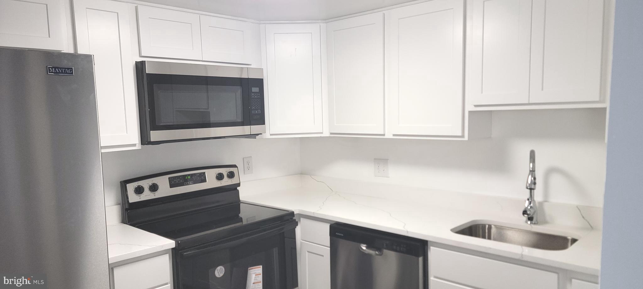 TREETOP CONDO - Residential