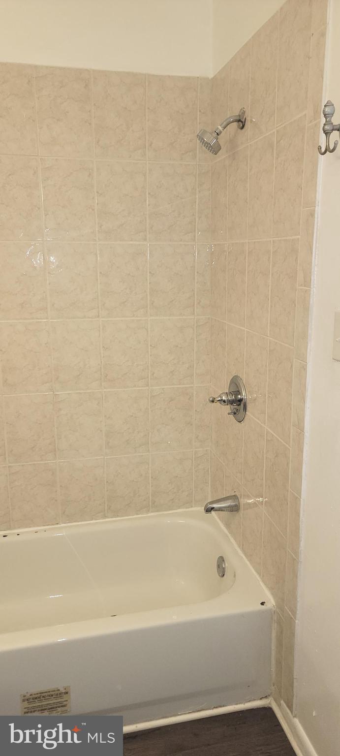 TREETOP CONDO - Residential