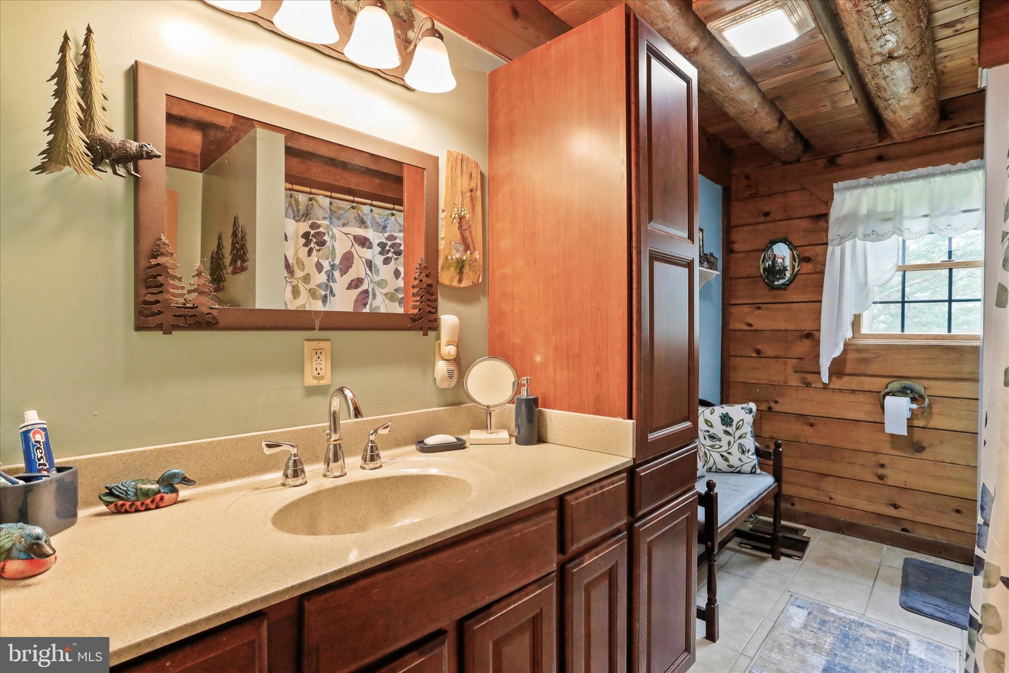 SMOKE HOLE LEGENDS - Residential