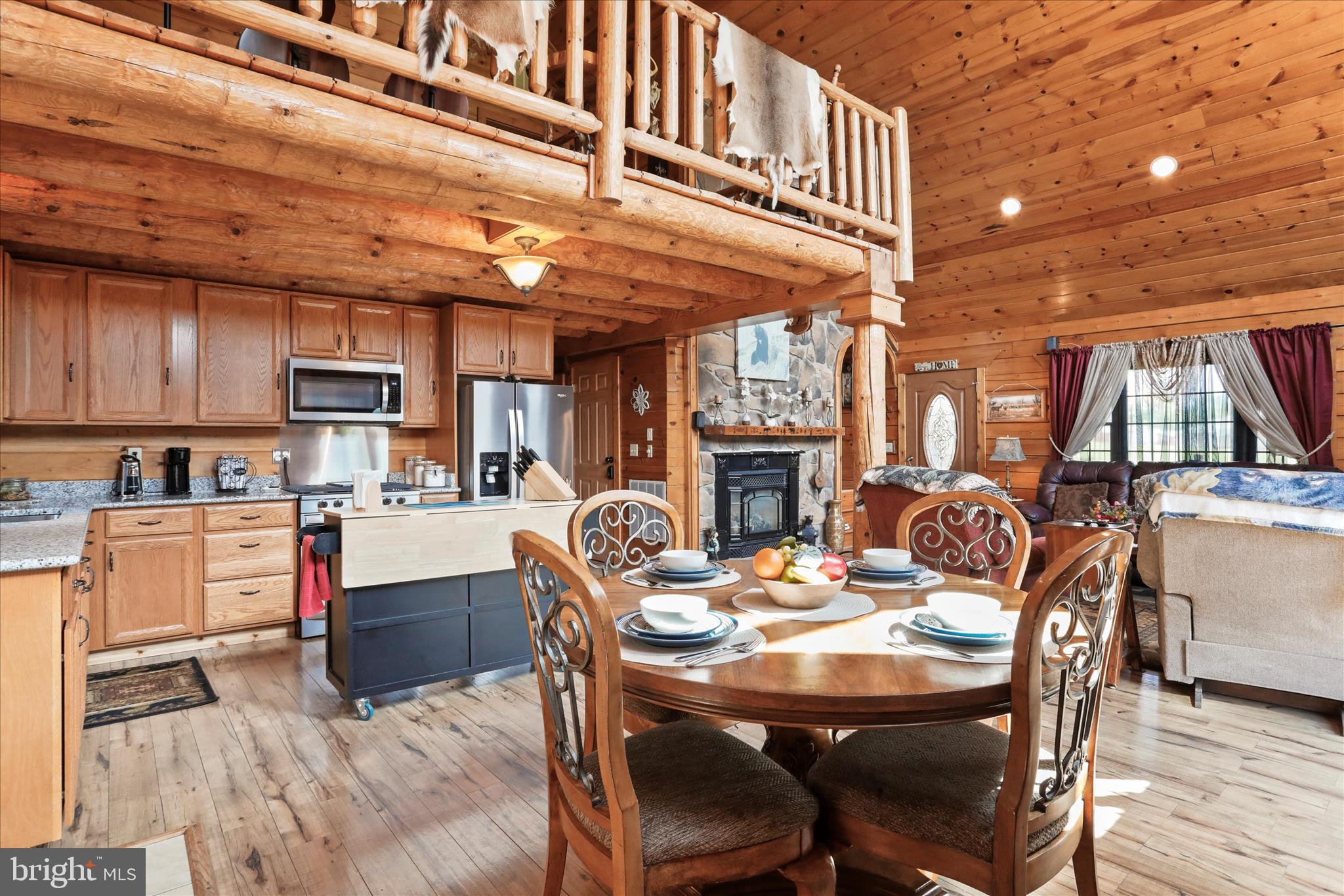 SMOKE HOLE LEGENDS - Residential