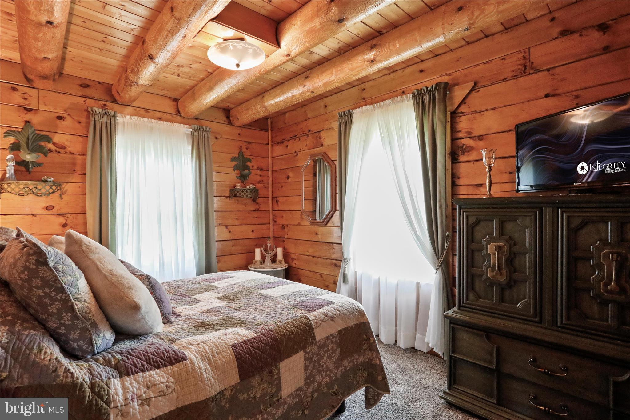 SMOKE HOLE LEGENDS - Residential