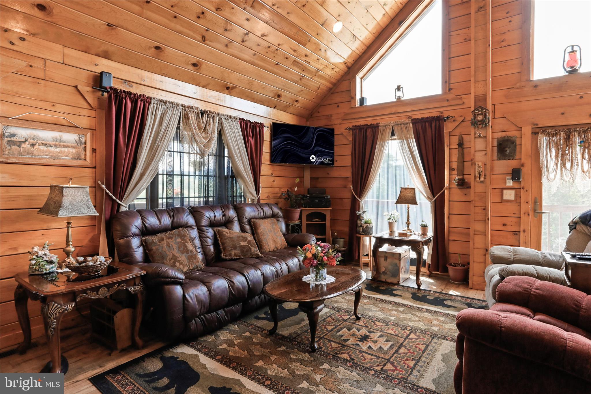 SMOKE HOLE LEGENDS - Residential