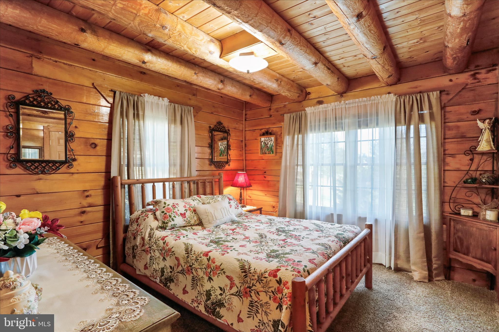 SMOKE HOLE LEGENDS - Residential