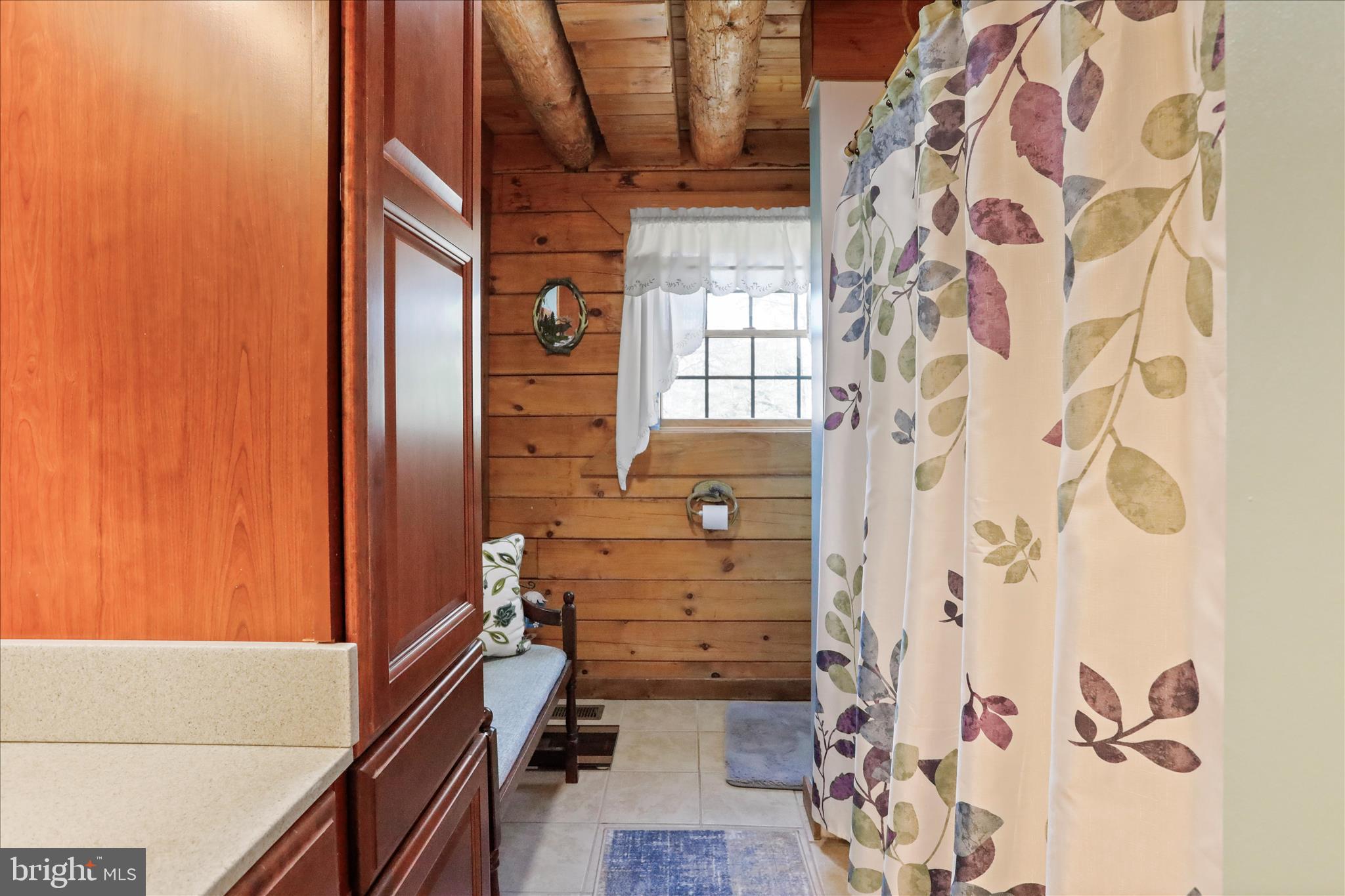 SMOKE HOLE LEGENDS - Residential