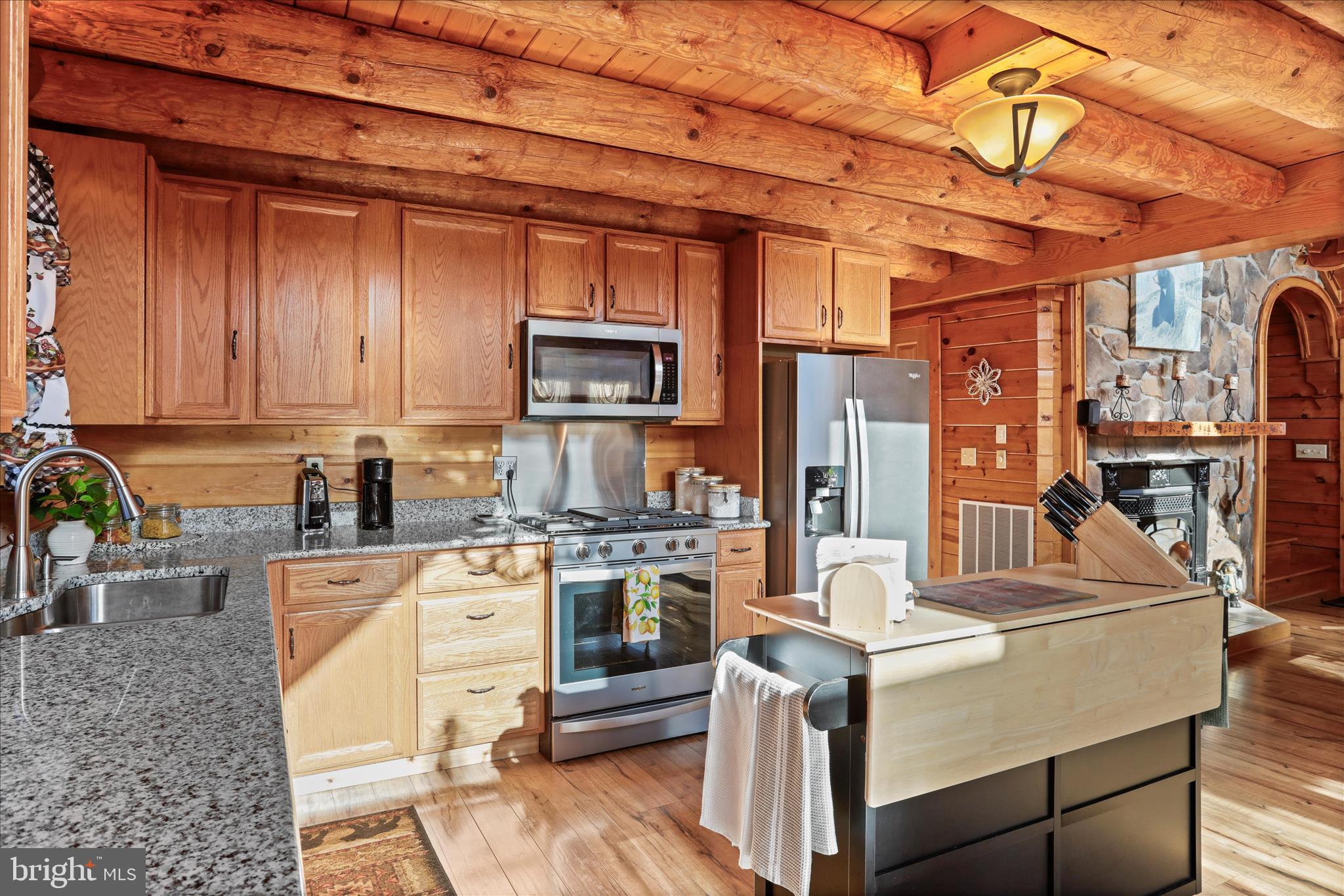 SMOKE HOLE LEGENDS - Residential