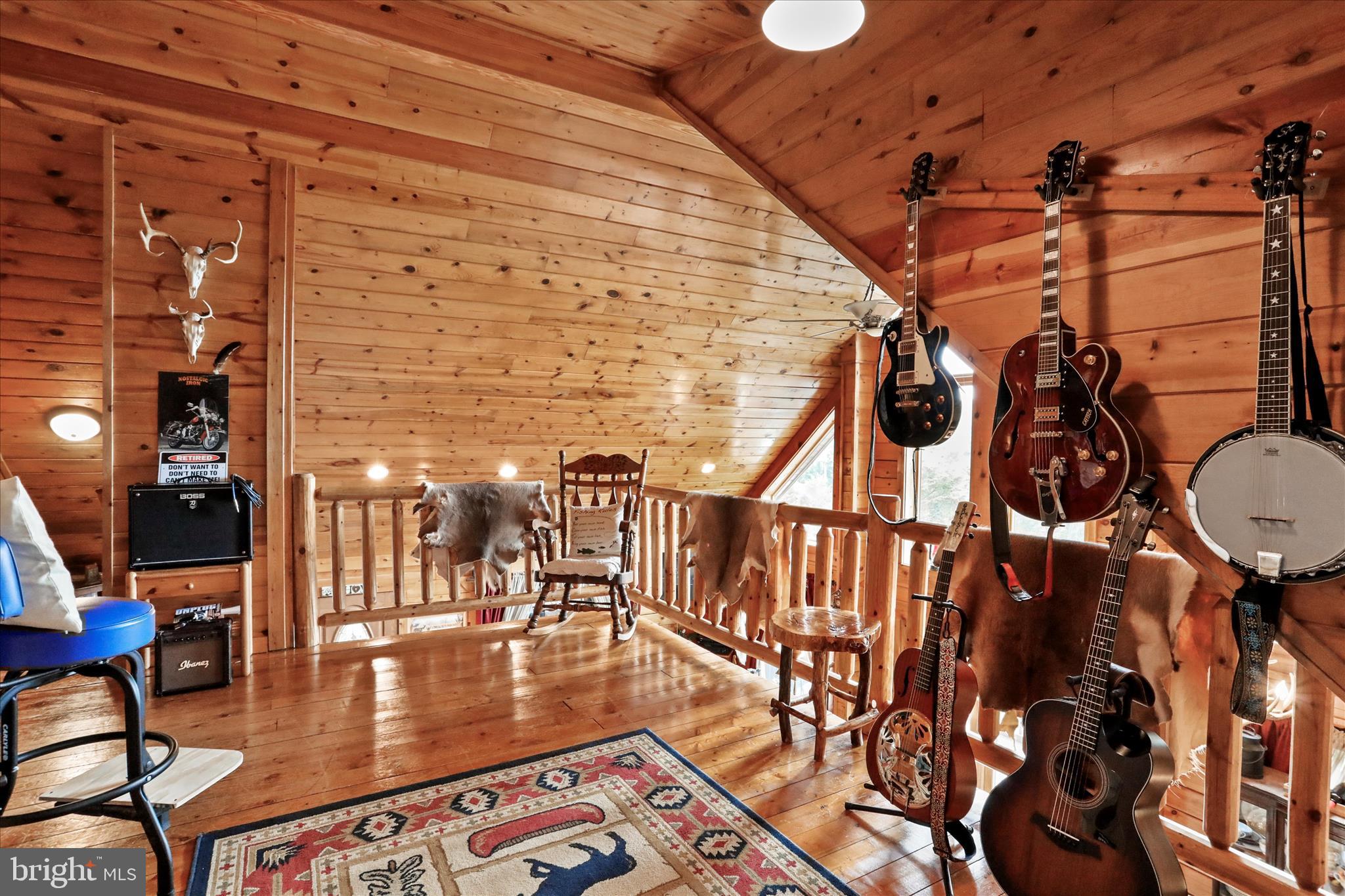 SMOKE HOLE LEGENDS - Residential