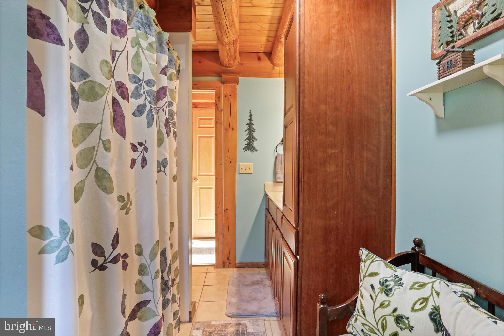 SMOKE HOLE LEGENDS - Residential