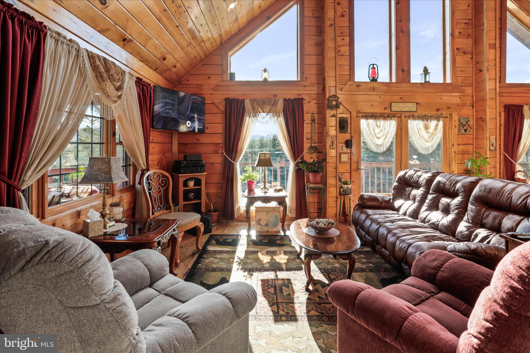 SMOKE HOLE LEGENDS - Residential