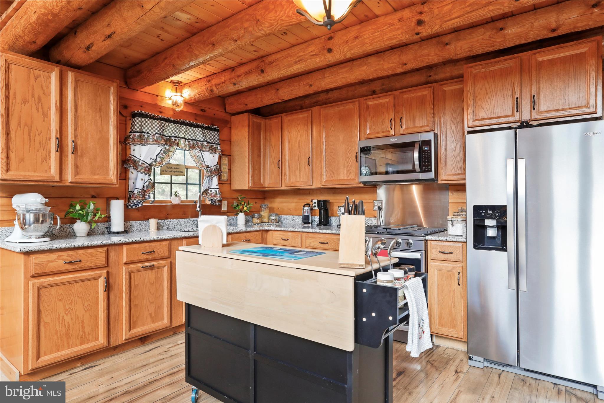 SMOKE HOLE LEGENDS - Residential