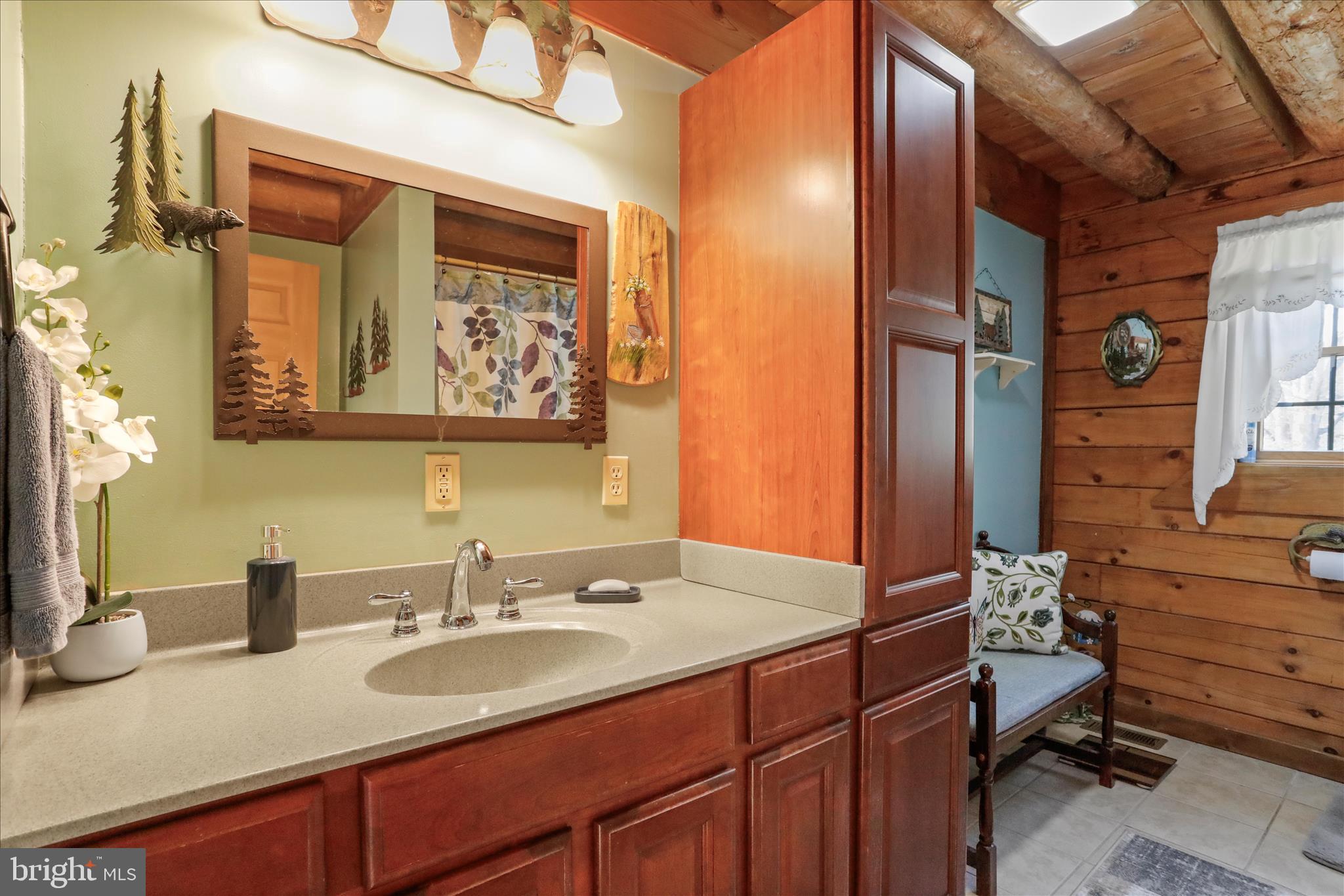 SMOKE HOLE LEGENDS - Residential