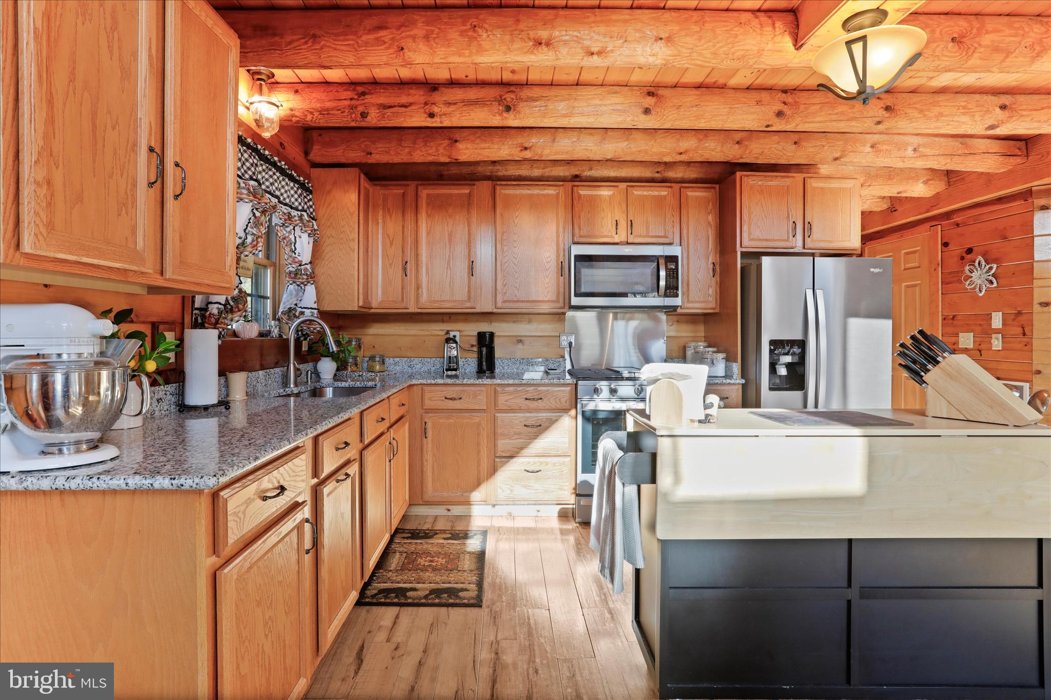 SMOKE HOLE LEGENDS - Residential