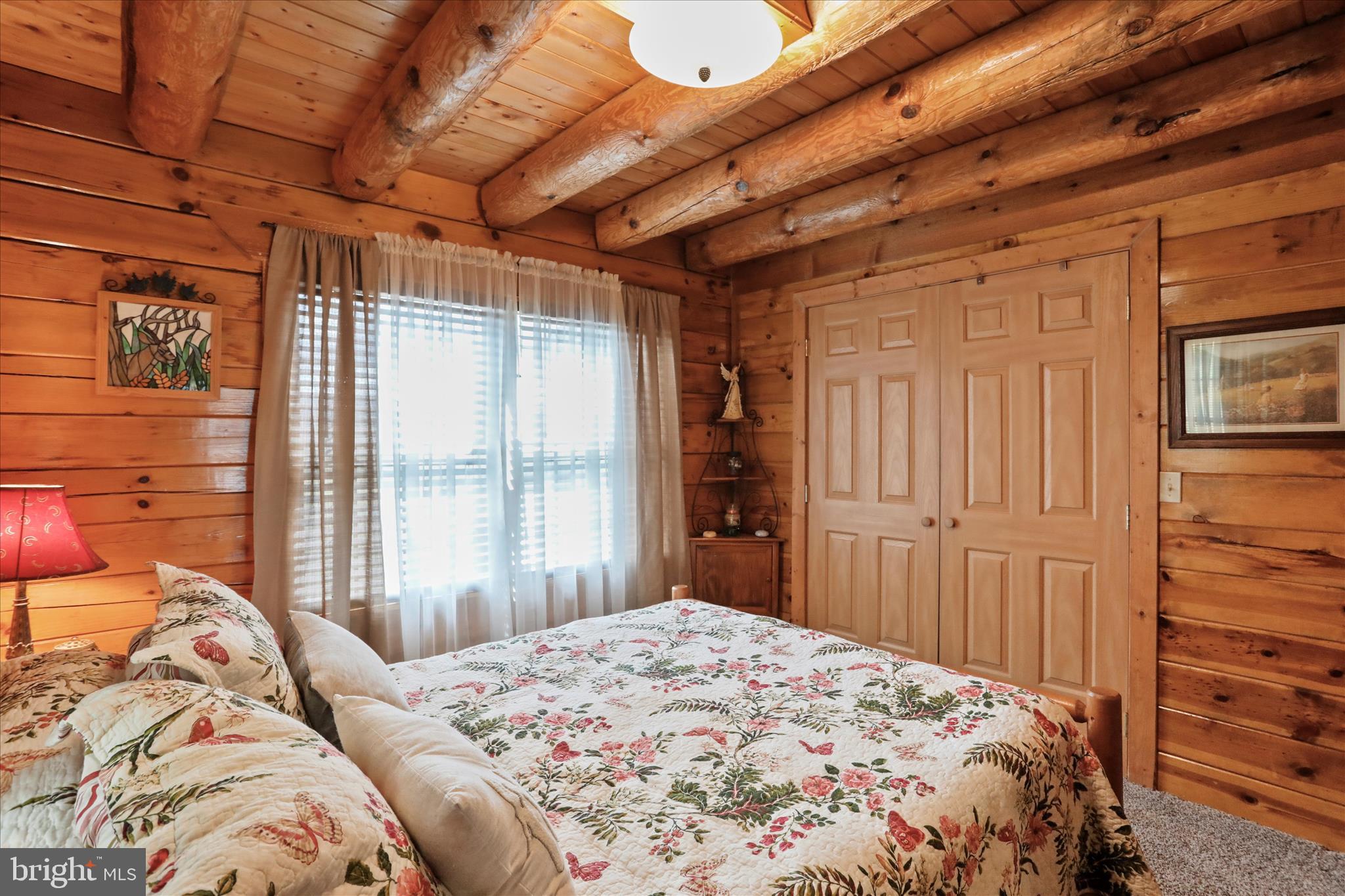 SMOKE HOLE LEGENDS - Residential