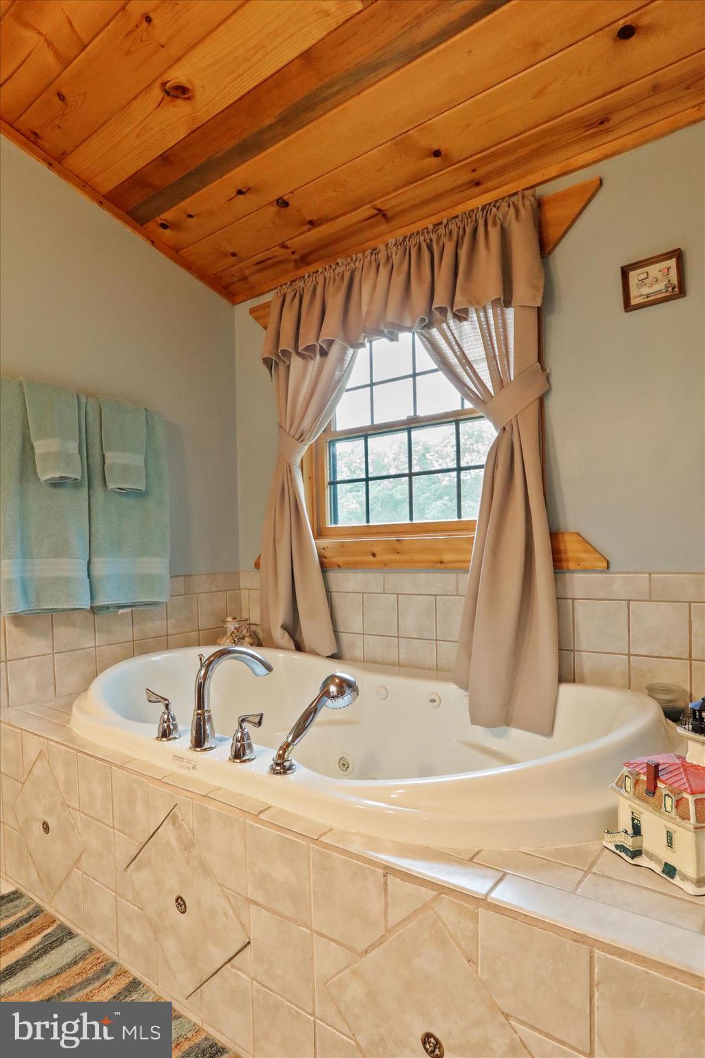 SMOKE HOLE LEGENDS - Residential