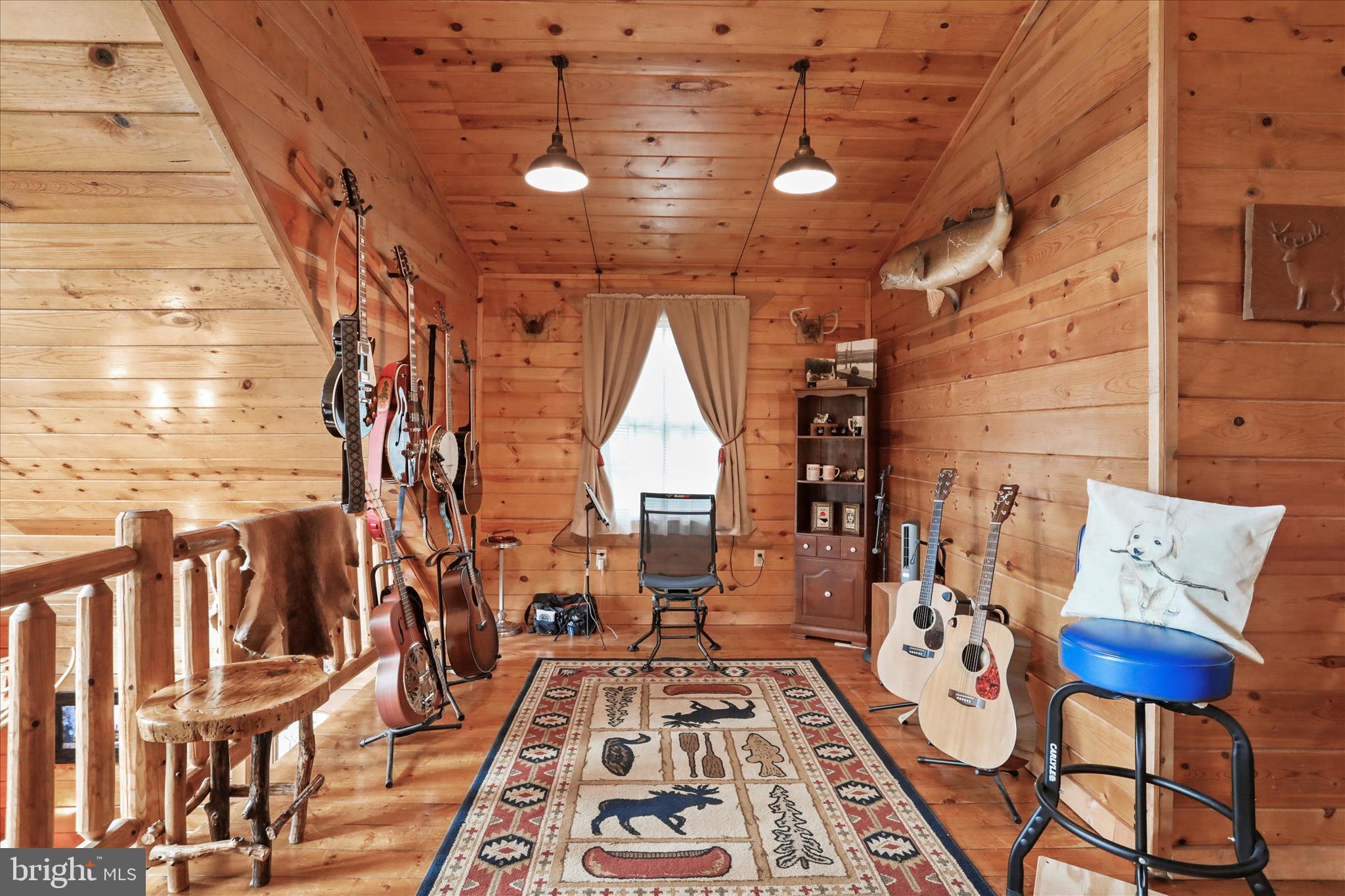 SMOKE HOLE LEGENDS - Residential